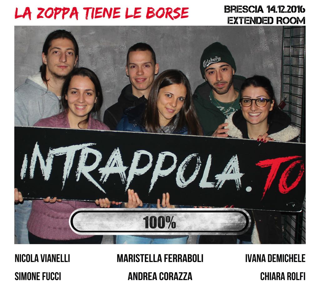 Il gruppo la zoppa tiene le borse è fuggito dalla nostra escape room Extended Room