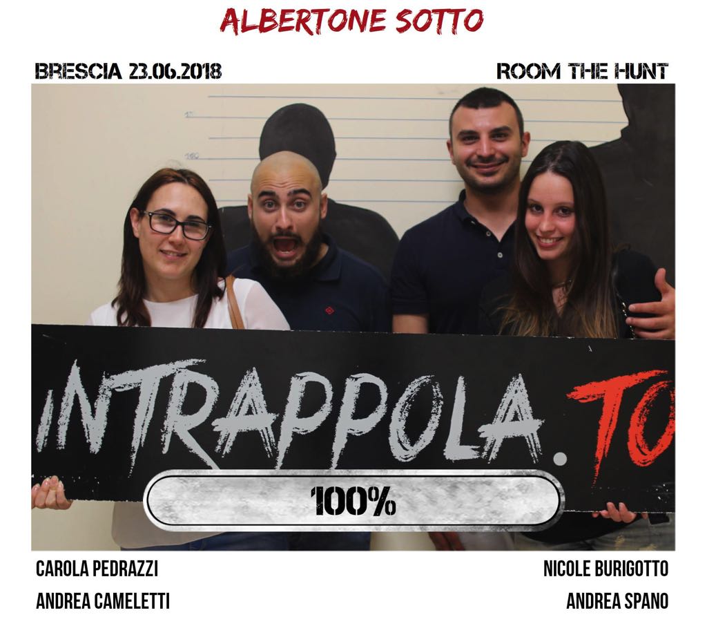 Il gruppo albertone sotto è fuggito dalla nostra escape room Room The Hunt