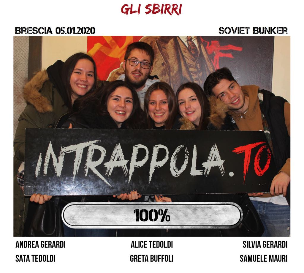 Il gruppo gli sbirri è fuggito dalla nostra escape room Soviet Bunker