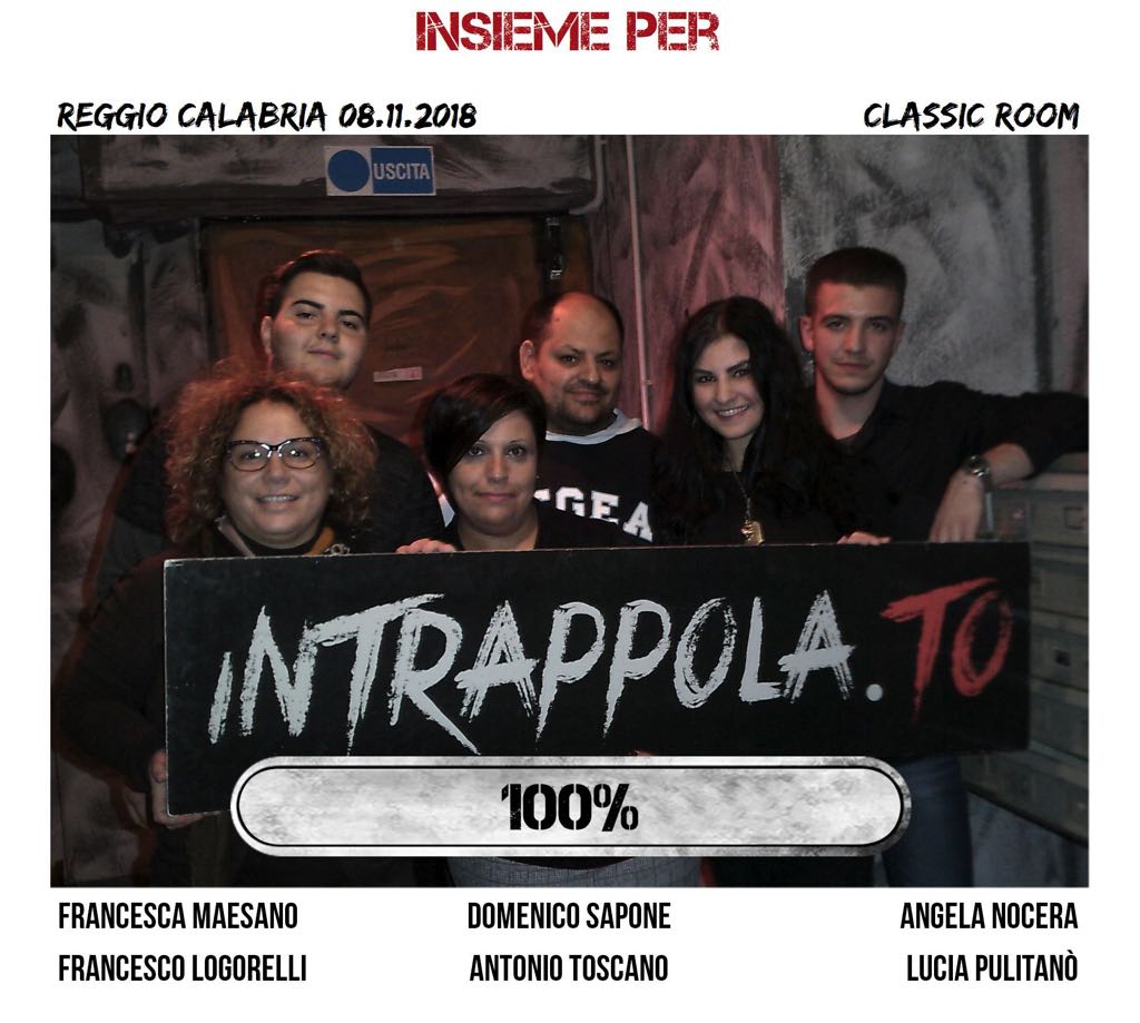 Il gruppo insieme per è fuggito dalla nostra escape room Classic Room