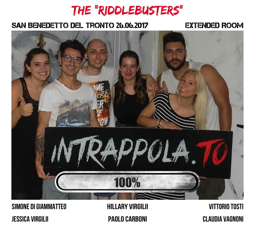 Il gruppo The "RIDDLEBUSTERS" è fuggito dalla nostra escape room Extended Room